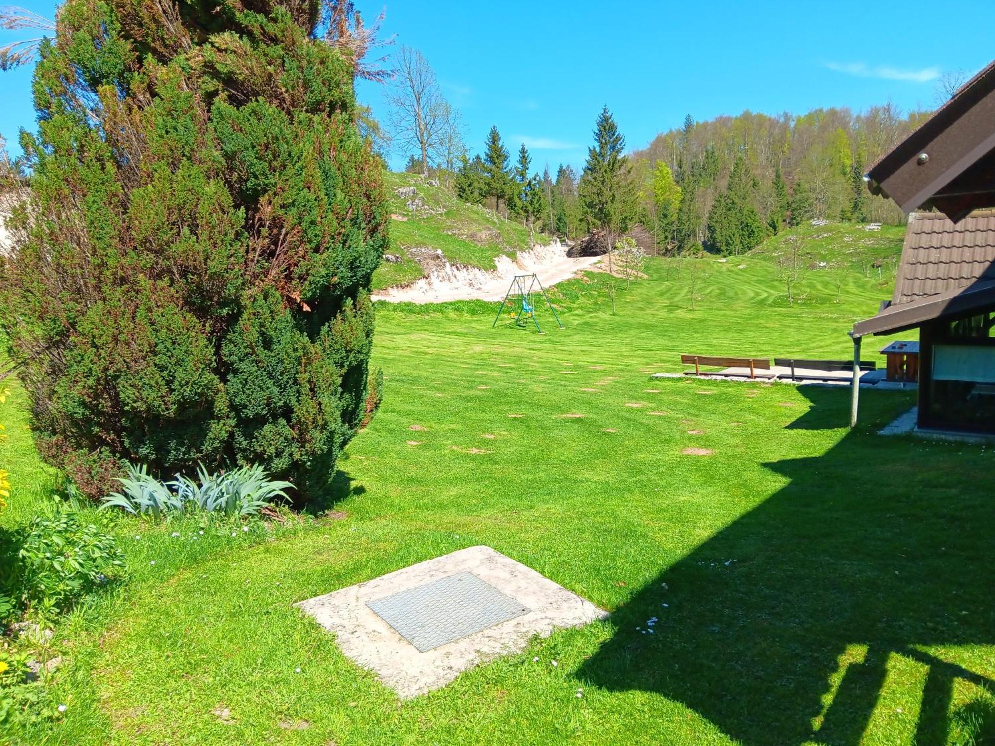 Turisticna Kmetija Pr Mark Trebce Exteriör bild