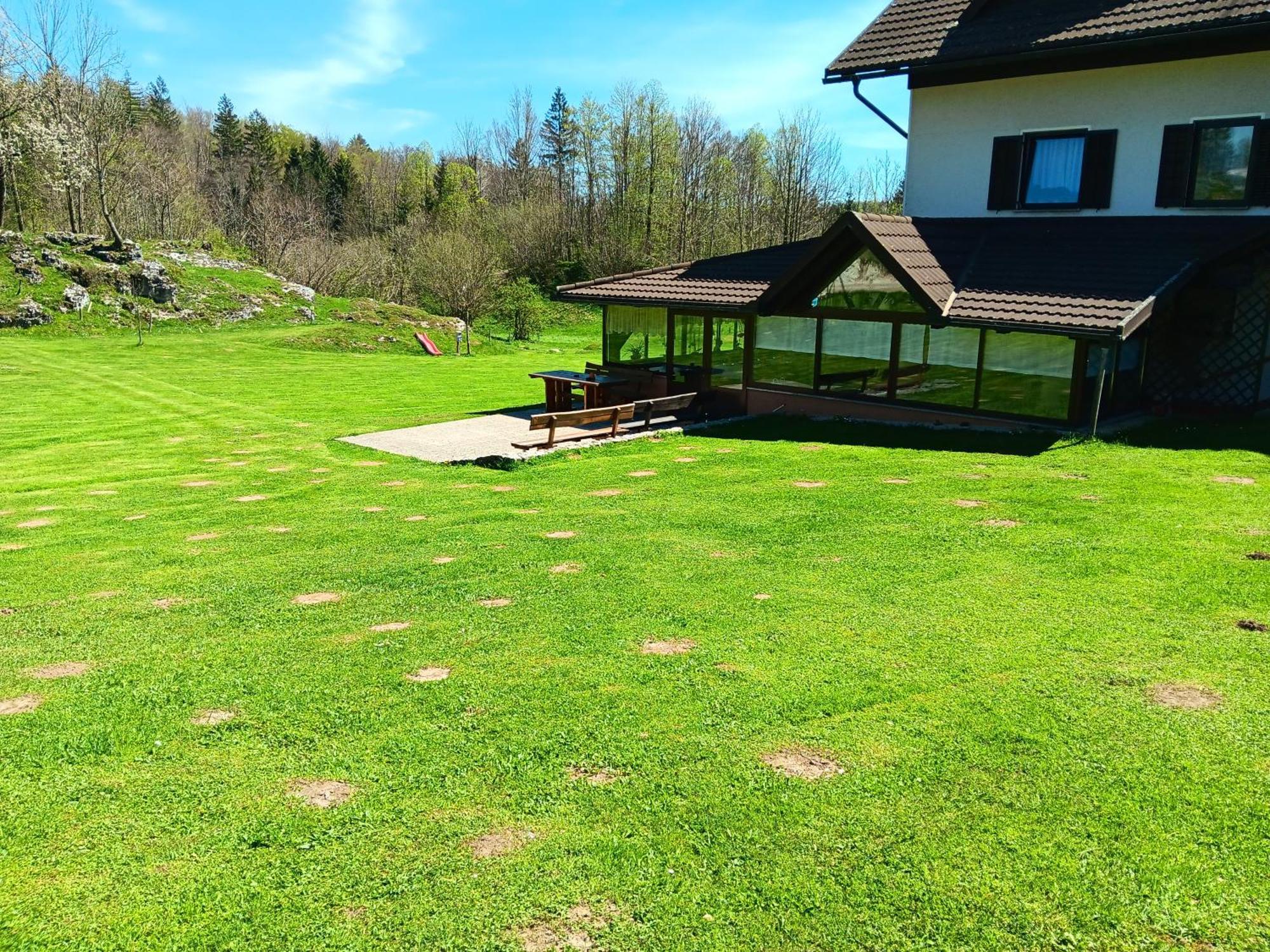 Turisticna Kmetija Pr Mark Trebce Exteriör bild
